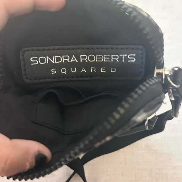 Sondra Roberts Squared Quilted Puffer Crossbody Bag - Picture 4 of 9